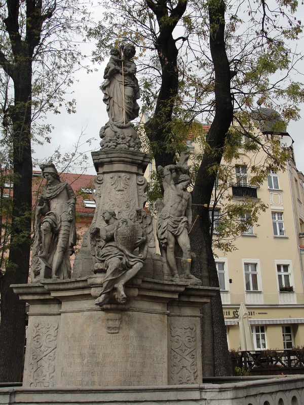 Plik:Duszniki statua.jpg